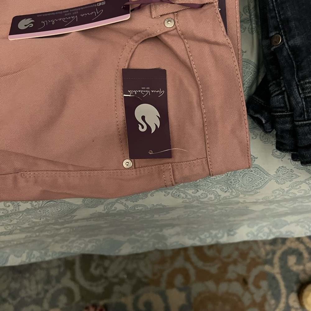 Gloria Vanderbilt slimming jeans!